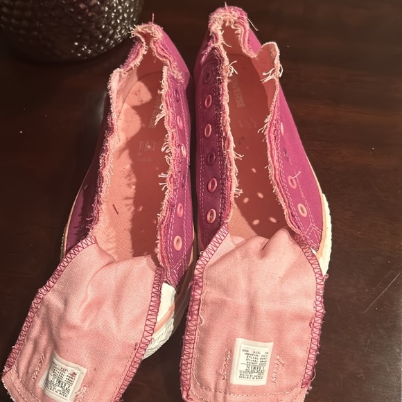 Converse Junior Size 6 W/ Distressed Borders Purple and pink color, Brand new - Picture 9 of 12